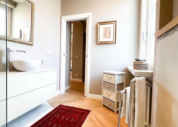 Comecasa Elegant Historical Apartment