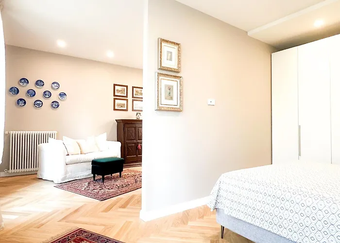 Comecasa Elegant Historical Apartment